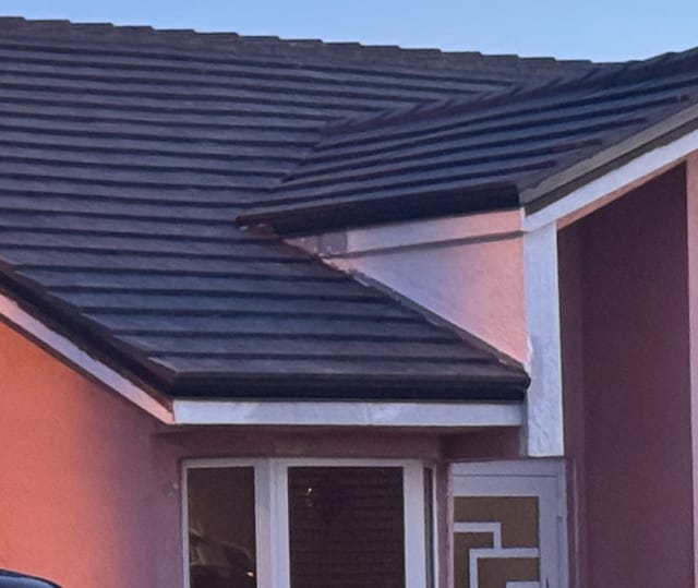 Soza Roofing logo