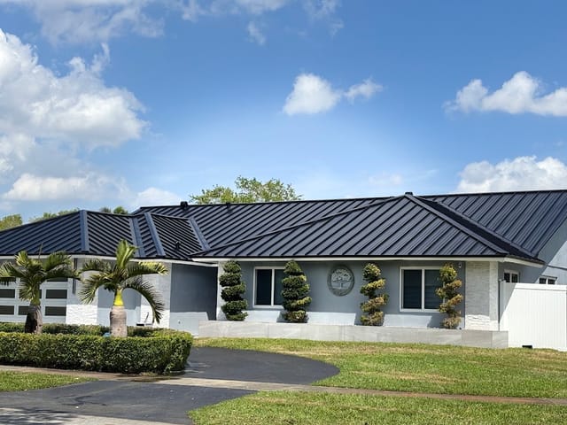 Storm Roofing Solution Inc logo