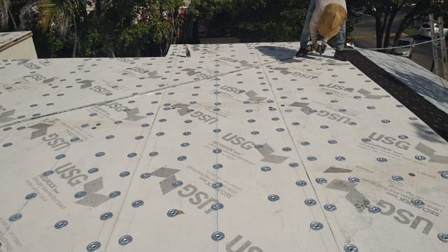 Mainland Roofing Company logo