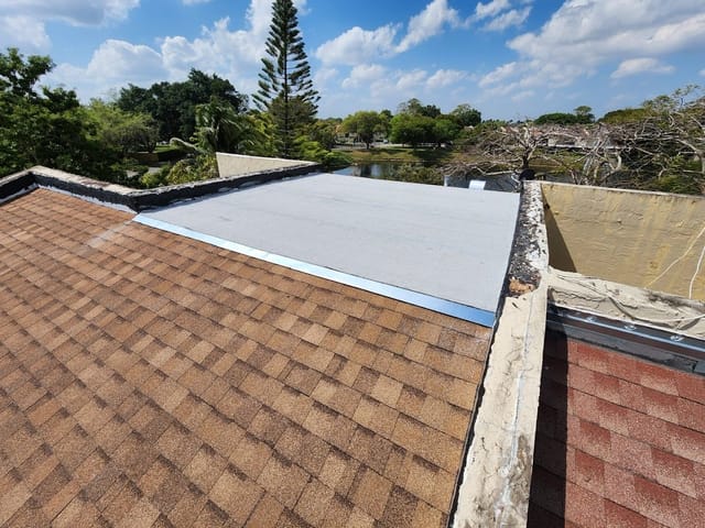 DLG Roofing logo