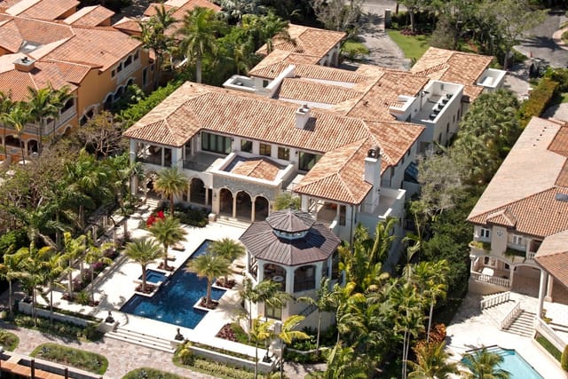 Istueta Roofing logo
